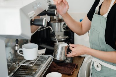 Aushilfe (m/w/d) für Service und Tresen auf Minijob-Basis gesucht